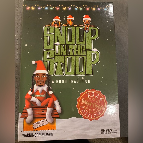 Snoop Dogg Snoop on The Stoop 12" Christmas Red
Plush Figurine - Picture 1 of 7